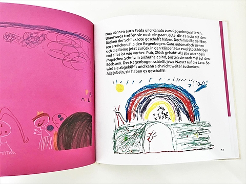 Seite 17 des Kinderbuches Der magische Edelstein zeigt eine Wiese mit Regenbogen